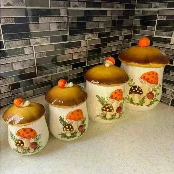 1976 Mushroom Sears Roebuck Vintage Ceramic 8 piece set Containers with Lids - Picture 1 of 9